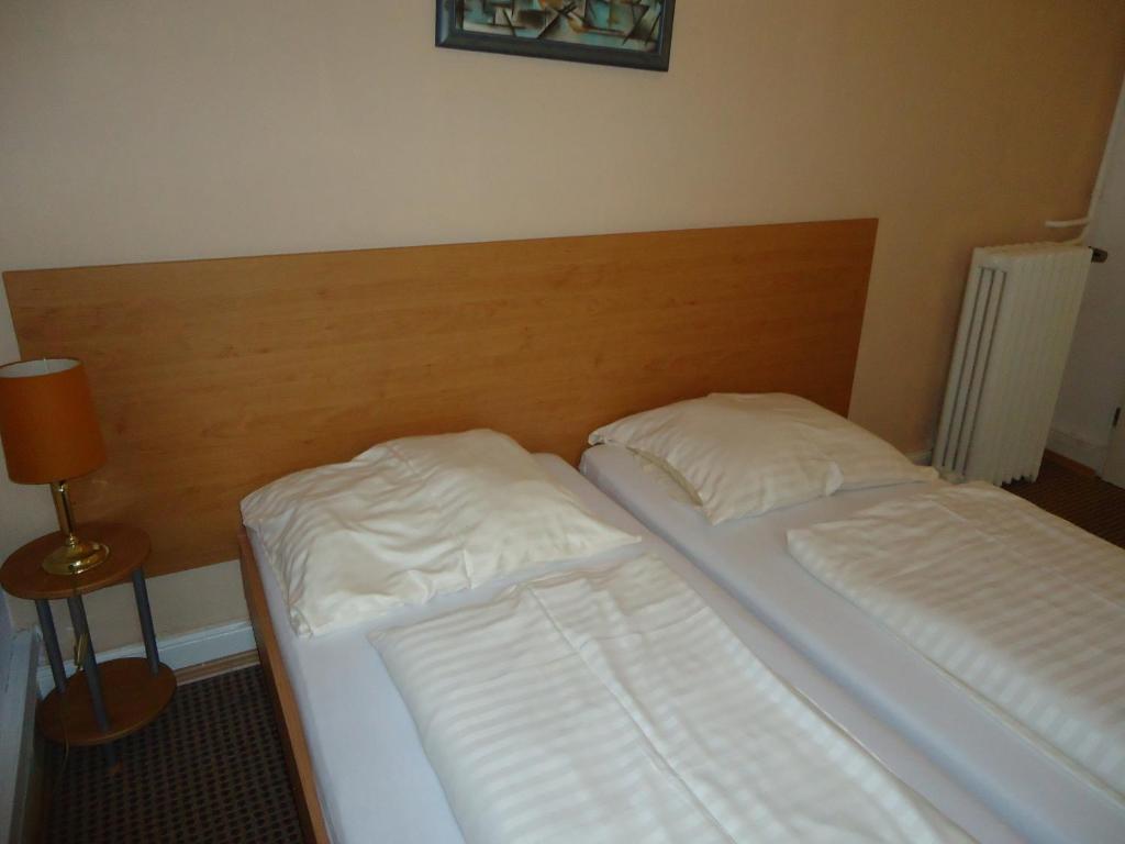 Hotel Garni Nord Hamburg-Harburg Rum bild